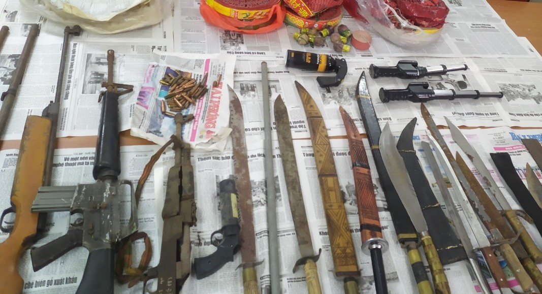 Công an quận Ngô Quyền: Vận động thu hồi 9 khẩu súng, 224 viên đạn các loại